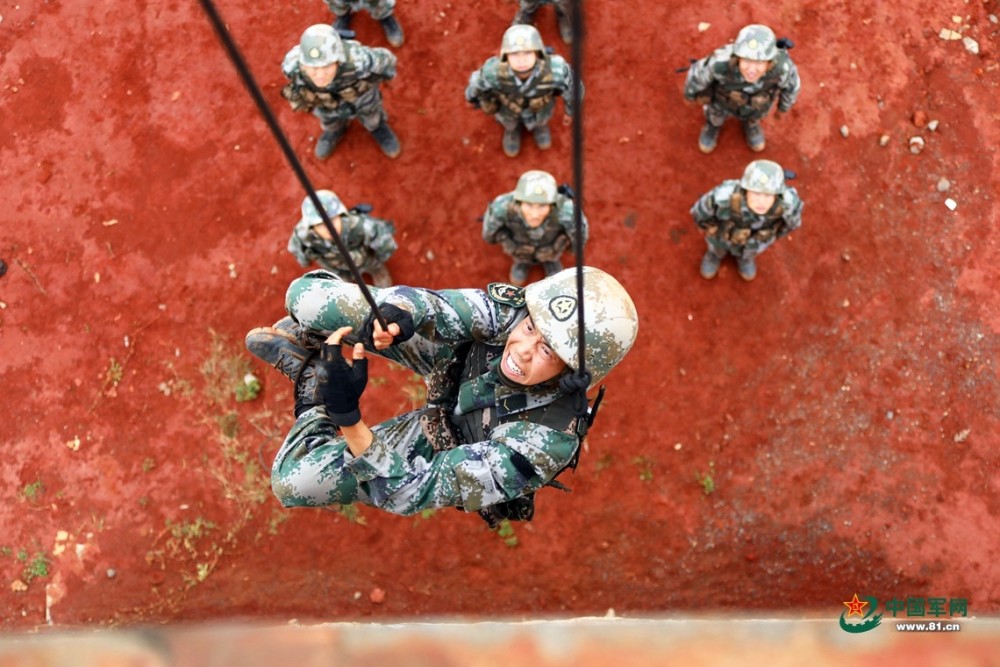 单人手游单机射击游戏_射击游戏多人联机手机版_单人小游戏手机联机射击