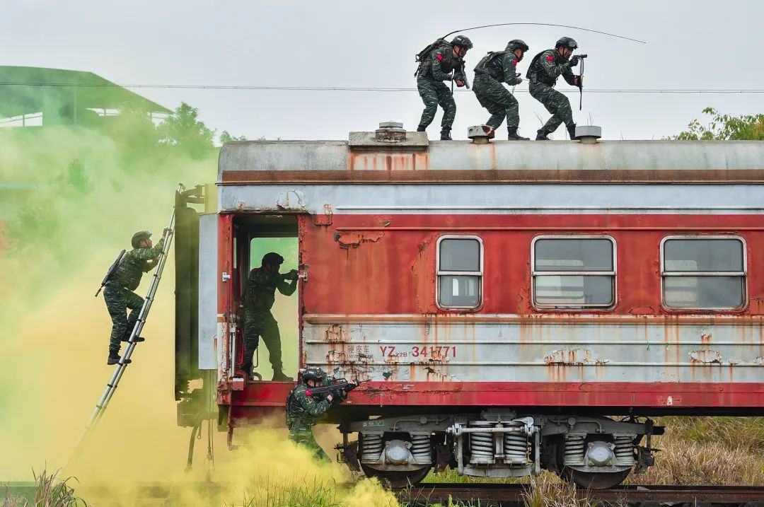 单人小游戏手机联机射击_单人手游单机射击游戏_射击游戏多人联机手机版