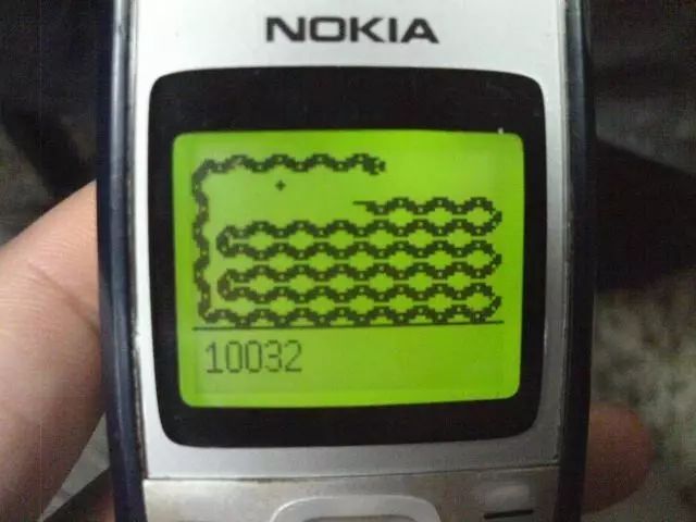 2000 手机 游戏-2000 年代手机游戏：贪吃蛇、俄罗斯方块、泡泡龙，满满的怀旧感