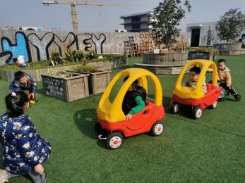 幼儿园汽车游戏,培养幼儿交通安全意识与创造力”